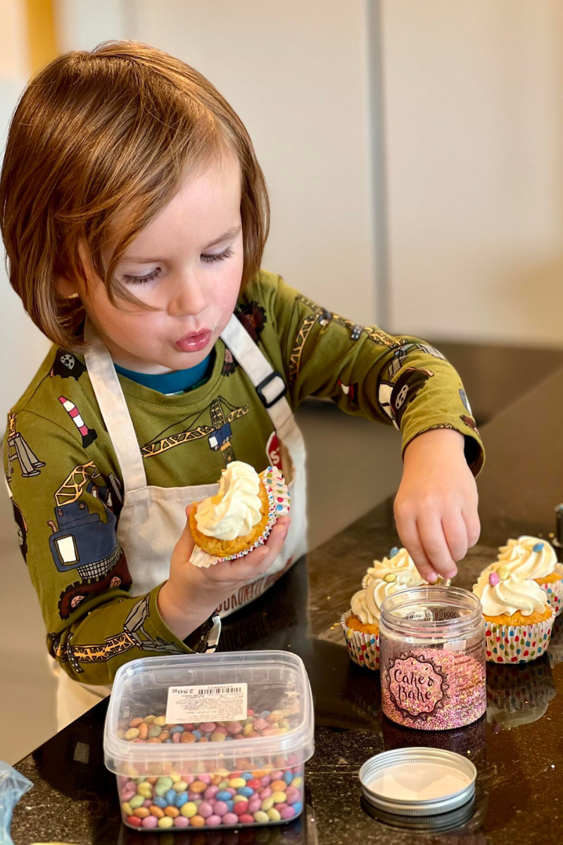 Kooskokkamine lastega: tassikoogid - 09. mai